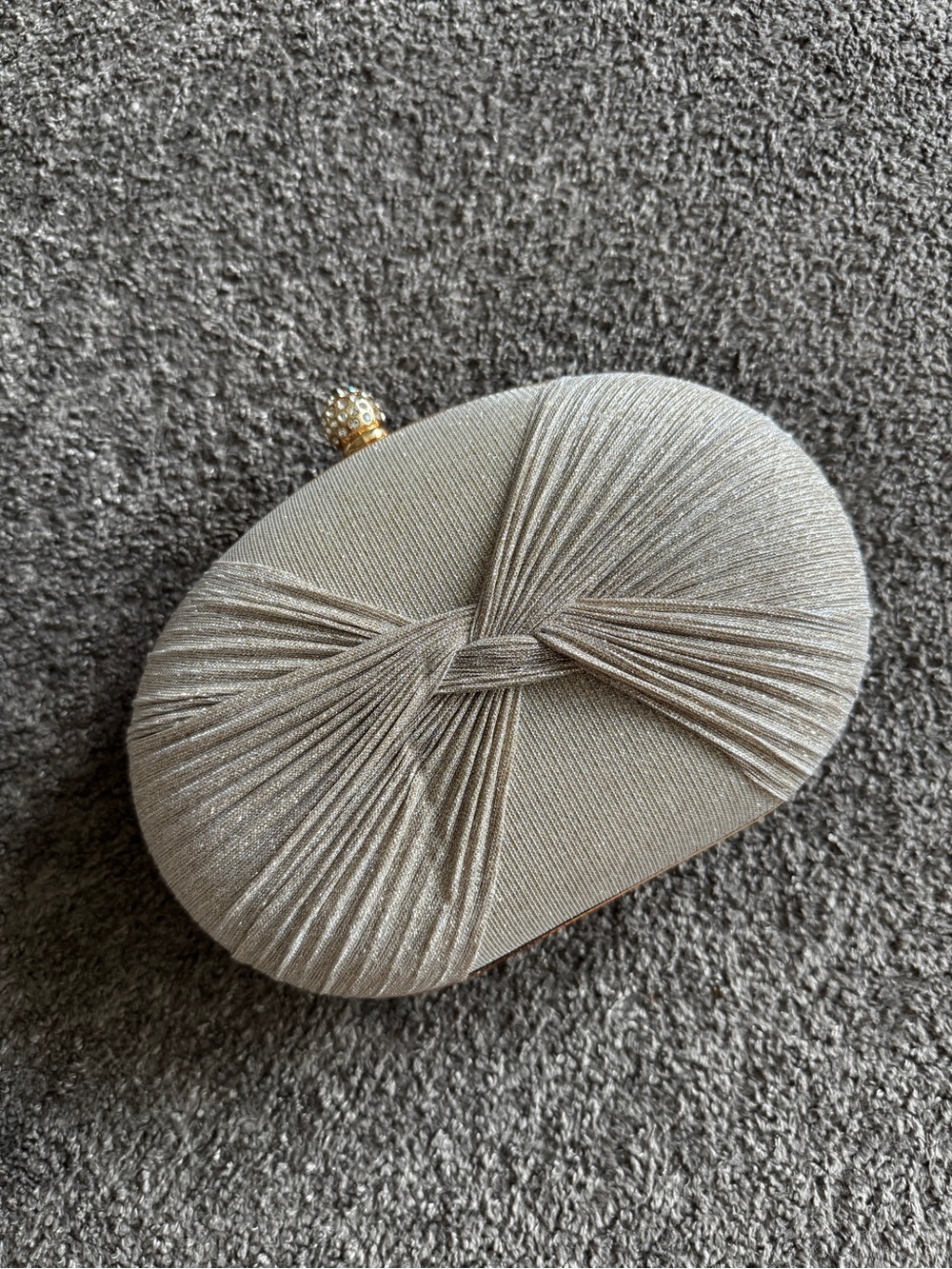 Elegant Knotted Oval Clutch - Gold